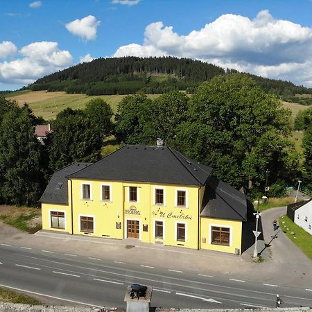 U Cmelaku Hotel Červená Voda Bagian luar foto