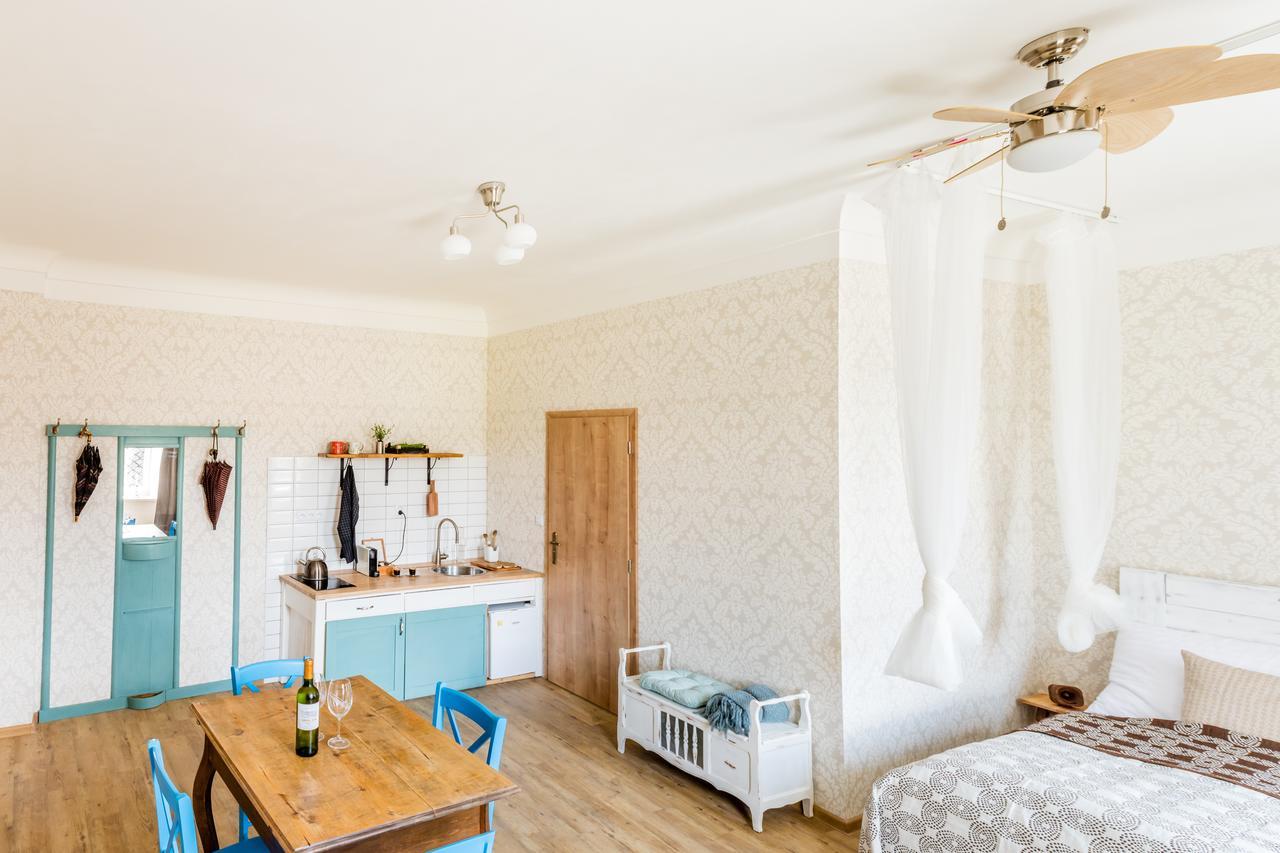 U Cmelaku Hotel Červená Voda Bagian luar foto