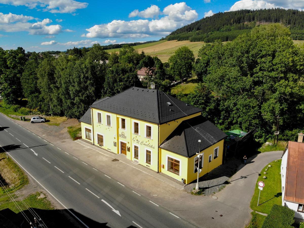 U Cmelaku Hotel Červená Voda Bagian luar foto